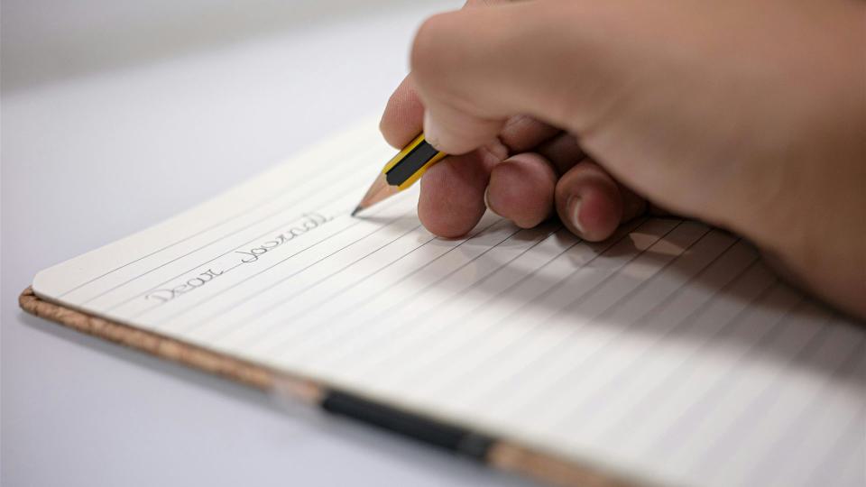 Kostenloses Stock Foto zu bleistift, hand, journal