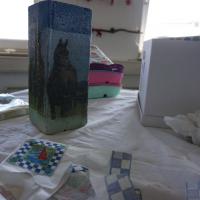 Mit Servietten beklebt